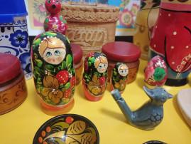 Матрешка - русская народная кукла Матрешка - русская народная кукла.