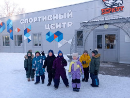 Всей группой выходим на лед Всей группой выходим на лед.